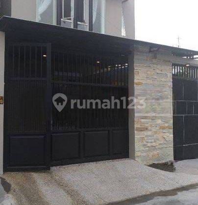 Rumah bagus modern minimalis aman full furnish di Solo Baru 2