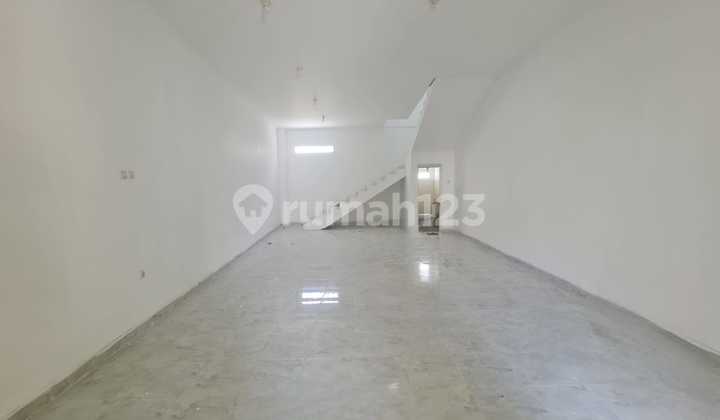 Strategic Shop House on the Side of Re Martadinata Street, Jebres Solo, in Front of Tanggul Market. Suitable for Business Investment or Ventures. 2