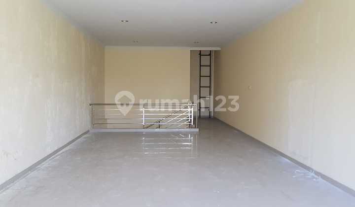 Good 3-Story City Center Ruko on Ronggowarsito Street, Solo, Highly Representative for Business.