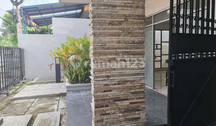 For Sale Strategic House or Business Space or Office in Jajar Laweyan Solo, Currently Used as a Coffee Shop.