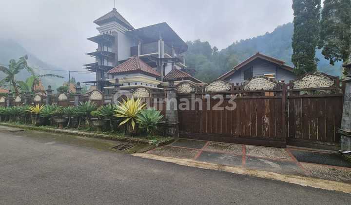 Villa Mewah 2 Lantai Dengan Bangunan Kayu Berkualitas di Sekipan Tawangmangu Villa Mewah 2 Lantai Dengan Bangunan Kayu Berkualitas di Sekipan Tawangmangu