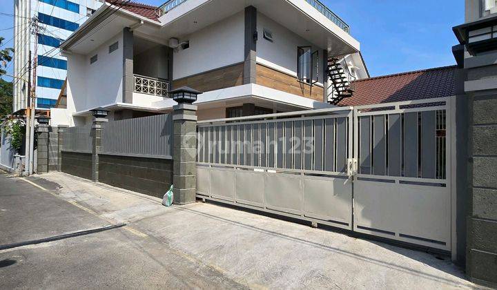 Rumah Mewah Strategis Pusat Kota Di Sriwedari Solo 1