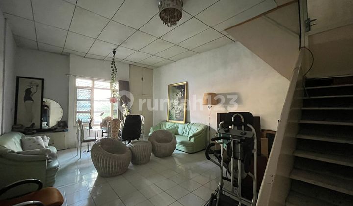 Strategic 3-Story Shop House in the Yos Sudarso Business Area 2