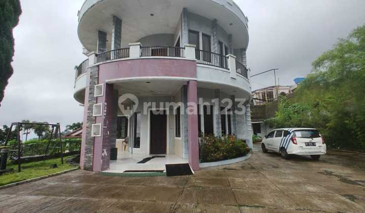 Villa Exclusive dan Unik di Pinggir Jalan Blumbang Tawangmangu Solo Villa Exclusive dan Unik di Pinggir Jalan Blumbang Tawangmangu Solo
