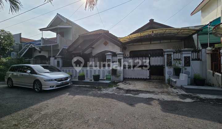 For Sale Good House Ready to Use in Fajar Indah Baturan Solo Housing. For Sale Good House Ready to Use in Fajar Indah Baturan Solo Housing.