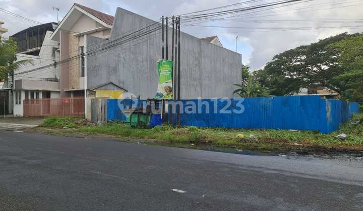 Special Land on the Side of the Main Road Ready to Build Shophouse or Business Space in Solo Baru