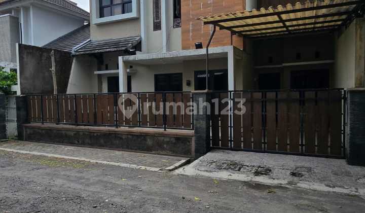 Rumah Bagus Siap Huni Di Perumahan Dekat Pintu Tol Klodran Colomadu Solo.