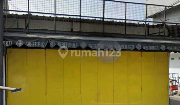 Strategic Shop House on Yos Sudarso Street Solo, Very Suitable for Business Space 2