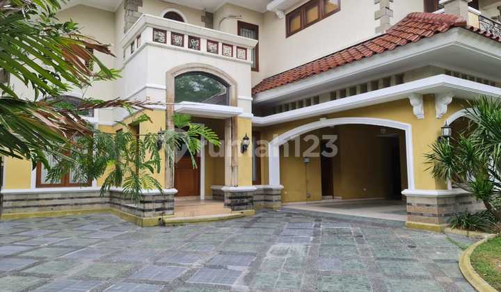 Luxury House for Rent, Ready to Live in Solo Baru Elite Housing.