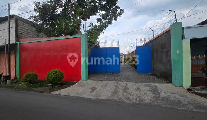 Ready-to-Use Warehouse for Sale in Telukan Grogol Sukoharjo, Spacious Parking.