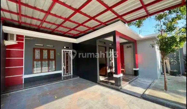 Rumah Bagus Dgn Kolam Renang Furnish Di Cluster Colomadu Solo 2