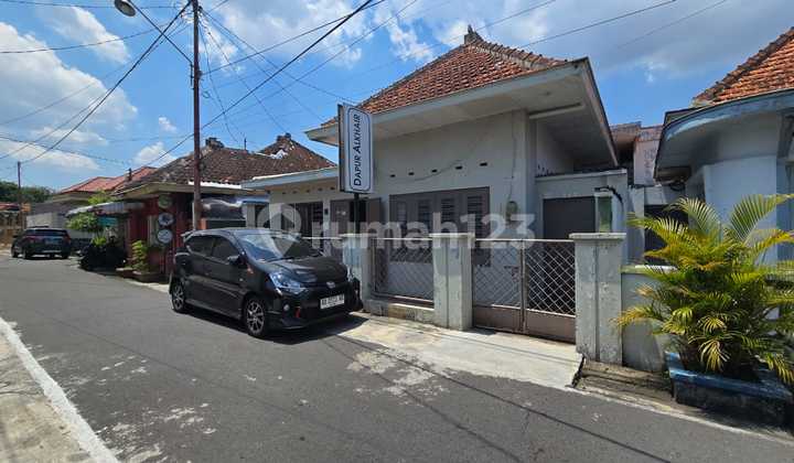 Dijual Rumah Classic Pusat Kota Solo, Siap Pakai Di Pasar Kliwon Solo. Bangunan Kokoh Lokasi Super Strategis Pusat Kota. Dijual Rumah Classic Pusat Kota Solo, Siap Pakai Di Pasar Kliwon Solo. Bangunan Kokoh Lokasi Super Strategis Pusat Kota.