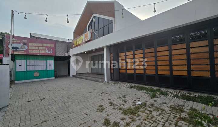 Rumah dan Ruang Usaha Strategis, Fasilitas Lengkap Nyaman.