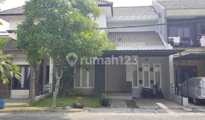 Rumah Bagus Siap Pakai Dengan Kolam Renang di Cluster Exclusive Gentan Solo