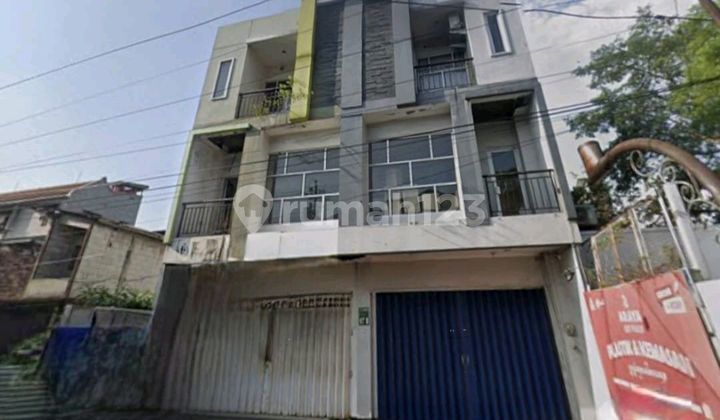Strategic Shop House for Sale on Samanhudi Street, Laweyan Solo. 1