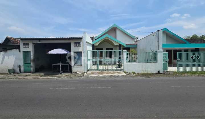 Rumah Murah Siap Pakai untuk Usaha atau Kantor di Solo Rumah Murah Siap Pakai untuk Usaha atau Kantor di Solo