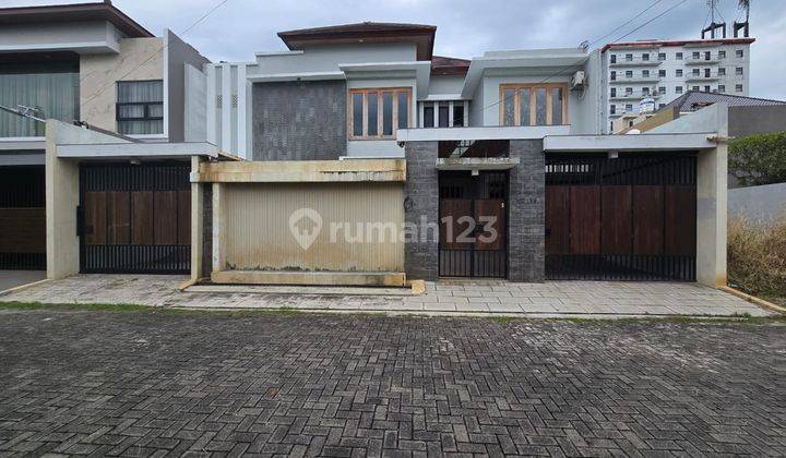 Rumah Mewah Konsep Modern Minimalis di Cluster Elite Solo Baru  1