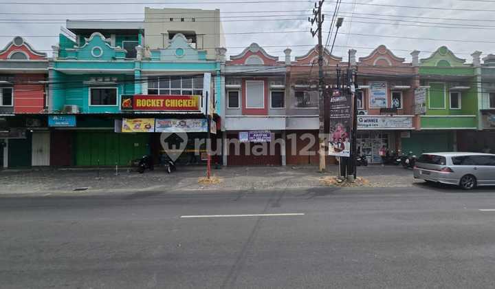 For Rent: Cheap, Nice, Ready-to-Use Shop House in Solo Baru Shopping Center.