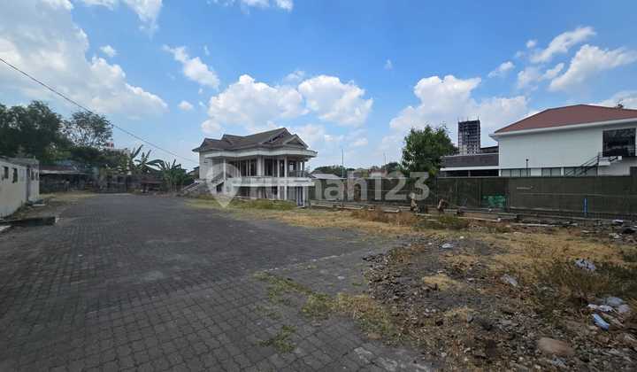 For Sale Super Strategic Land Right Next to the Entrance of UNS Jebres Solo, Suitable for Building Hotels, Apartments, Guest Houses, Lecturer Houses, Doctor Houses, etc.