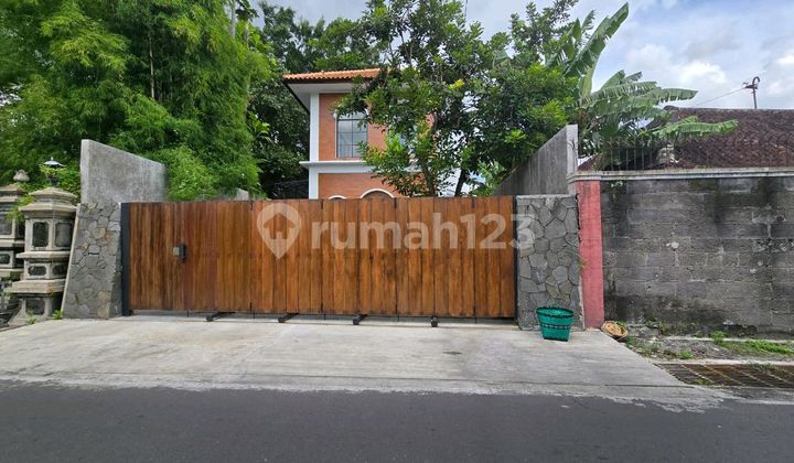 Dijual Rumah Bangunan Baru dengan Perpaduan Desain Modern Klasik Lokasi Strategis di Pusat Kota Solo, Dekat dengan Mana-Mana.