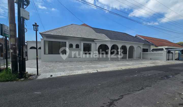 Ruang Usaha Renovasi Baru Strategis di Pusat Kota Solo