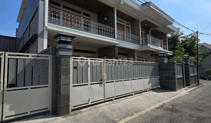 Rumah Mewah Full Furnished Dekat Jalan Slamet Riyadi Solo 1