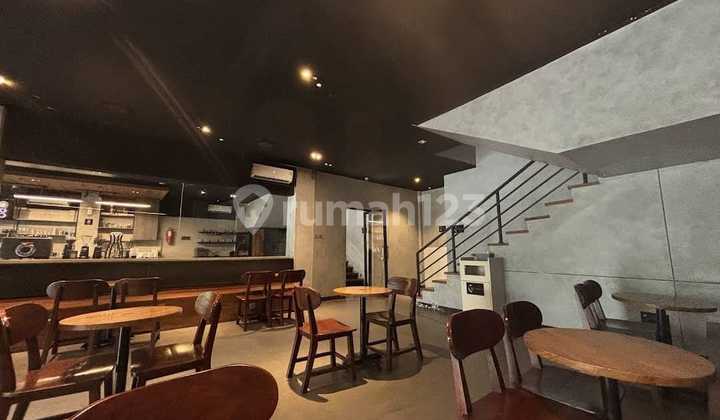 3-Storey Super Strategic Shop House Near Uns Solo Campus. 2