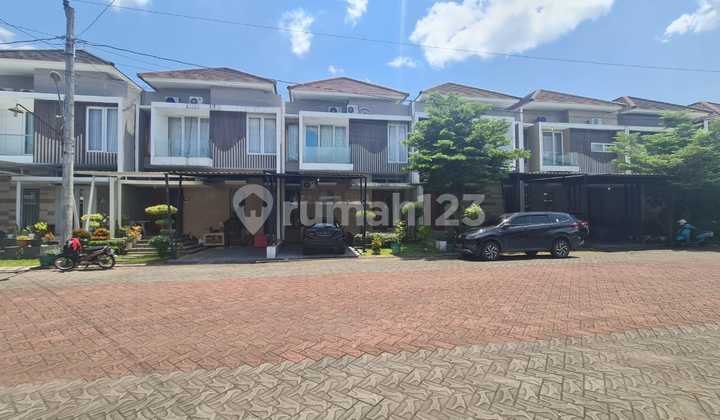 Modern Minimalist House For Rent In Elite Cluster Gentan Solo.