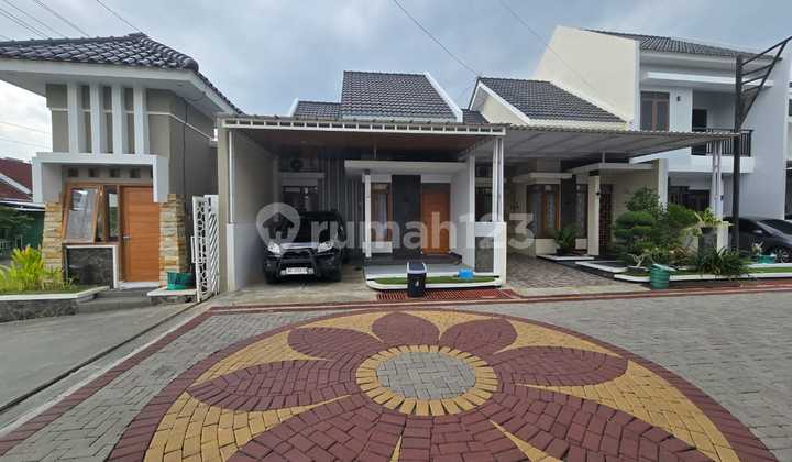 New Minimalist House in Cluster Housing Near Solo Baru. Fully Furnished, Ready to Occupy. New Minimalist House in Cluster Housing Near Solo Baru. Fully Furnished, Ready to Occupy.