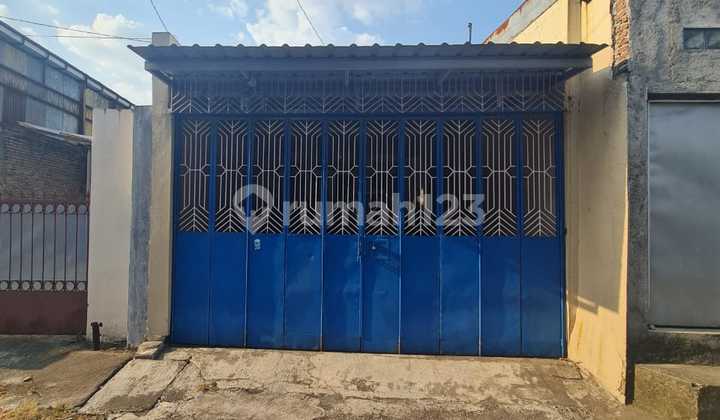 Ready-to-Use House for Sale in the City Center, Super Strategic Location Close to Everything. Clean and Move-in Ready Condition.