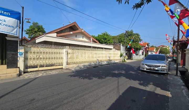 Old House, Strategic Land Calculation, in Penumping Near Solo Paragon Mall.