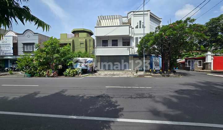 Kesempatan Emas Usaha! Ruko dan Ruang Usaha Super Strategis di Jalan Honggowongso Tipes Serengan Solo. Cocok untuk Kantor, Coffee Shop, Klinik, Ruang Usaha. Kesempatan Emas Usaha! Ruko dan Ruang Usaha Super Strategis di Jalan Honggowongso Tipes Serengan Solo. Cocok untuk Kantor, Coffee Shop, Klinik, Ruang Usaha.