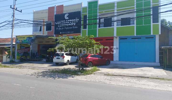 For Rent: Nice 2-Story Strategic Shop House Near Solo Baru.