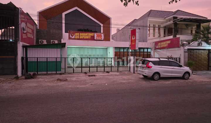 Rumah dan Ruang Usaha Strategis, Fasilitas Lengkap Nyaman.