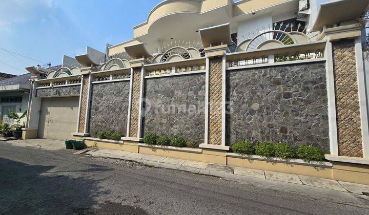 Rumah Mewah 2 Lantai Kawasan Exclusive Lojiwetan Solo Dekat Pasar Gede Solo 2