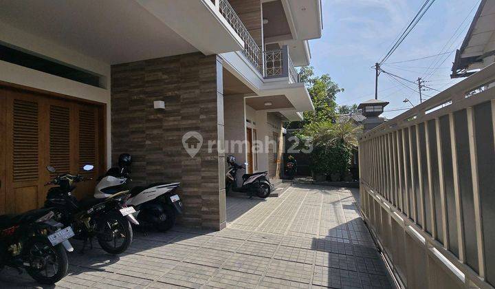 Rumah Mewah Full Furnished Dekat Jalan Slamet Riyadi Solo 2