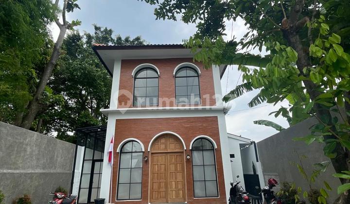 Dijual Rumah Bangunan Baru dengan Perpaduan Desain Modern Klasik Lokasi Strategis di Pusat Kota Solo, Dekat dengan Mana-Mana. 2