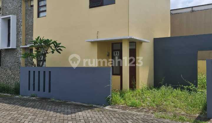 Nice Clean Comfortable Ready-to-Use House in Colomadu Solo Housing Nice Clean Comfortable Ready-to-Use House in Colomadu Solo Housing