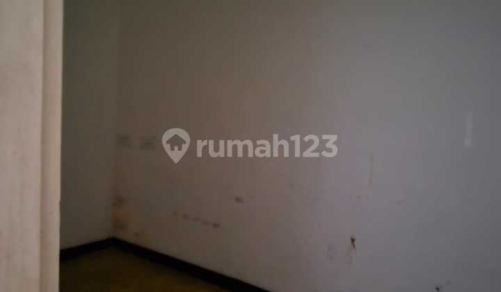 Strategic 3.5-Story Shophouse on Jalan Ir Soekarno, Solo Baru 2