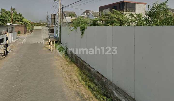 Strategic land ready for construction in Paulan Colomadu Solo near Adi Sucipto Road.