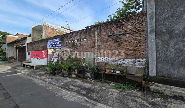 Ready-to-build land in Madegondo, North Grogol, near The Park Solo Baru Mall.