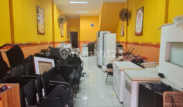 Good 3-Story Shop House in Solo Baru Next to HTC Solo Baru 2