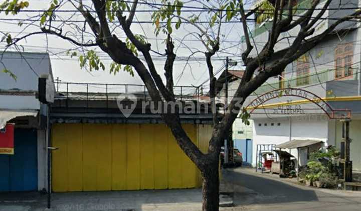 Strategic Shop House on Yos Sudarso Street Solo, Very Suitable for Business Space 1