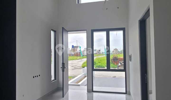 Rumah Baru Minimalis Dengan Desain Modern Tropis Dan Konsep Smart Home System Di Mayang Gentan Solo. 2