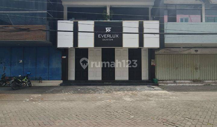 Ruko Dengan Interior Terbaik Di Pusat Pertokoan Solo Baru 2