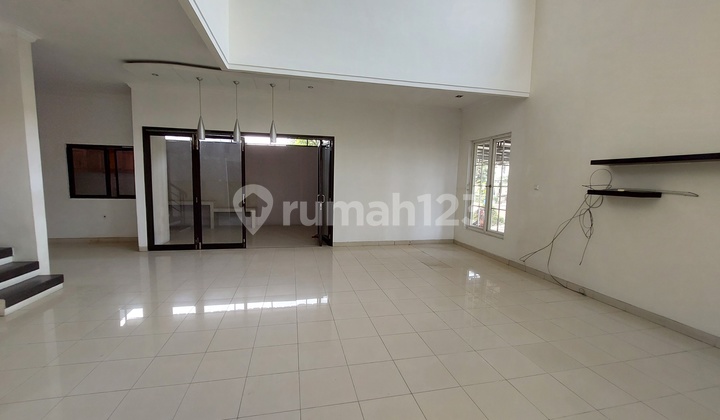 Rumah Hoek Kota Wisata dekat taman dan dekat gate 2
