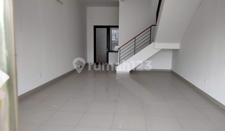 Rare Find, Luxury Oregon Facing Boulevard Shophouse Near Bpk Penabur Kota Wisata 2