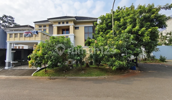Rumah Hoek Depan Lapangan Tennis Rumah Hoek Depan Lapangan Tennis
