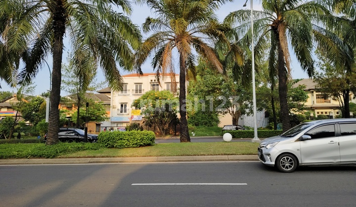 Bangunan 3 Lantai di Boulevard Kota Wisata Bekas Sekolah Bangunan 3 Lantai di Boulevard Kota Wisata Bekas Sekolah