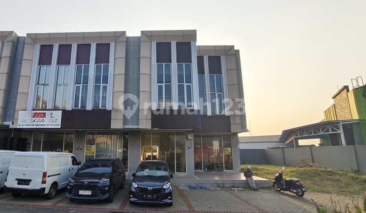 Attached Shophouse in Kota Wisata with extra land. Attached Shophouse in Kota Wisata with extra land.